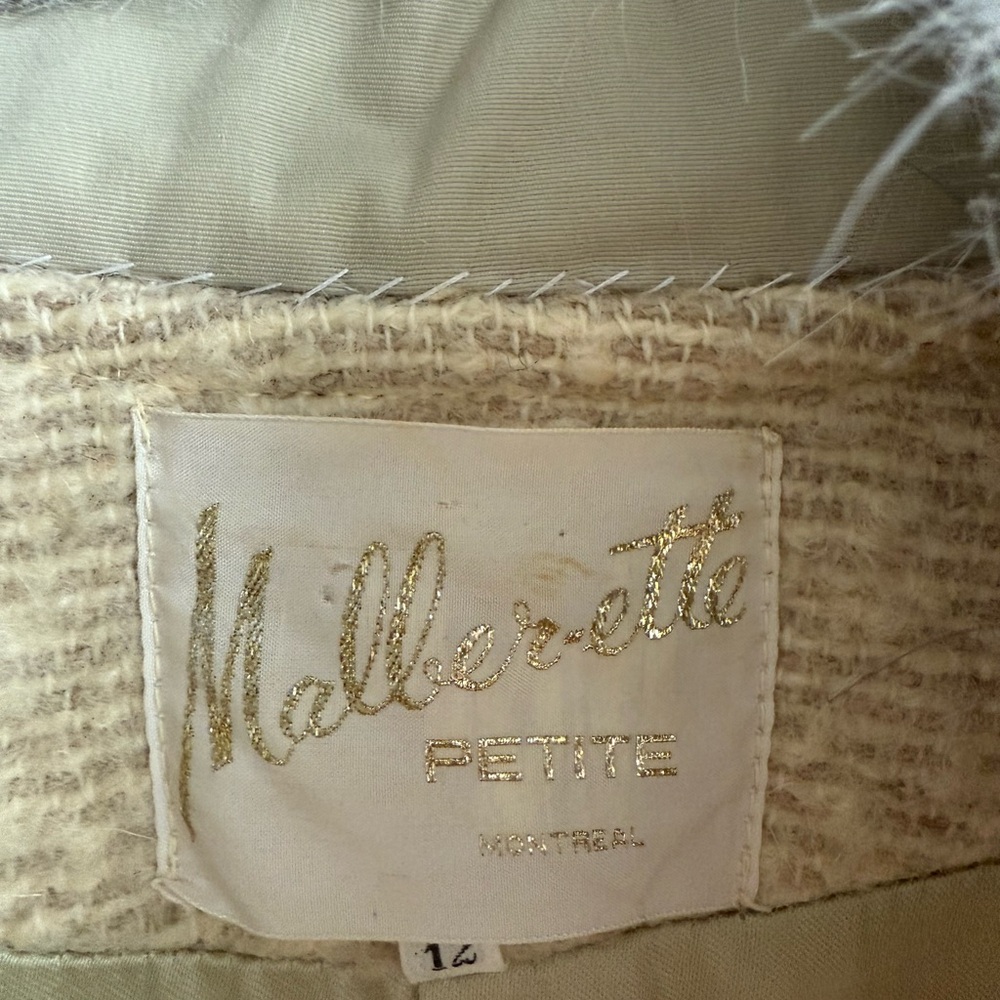 Elegant Cream Wool Coat with Faux Fur Collar - Picture 3 of 4